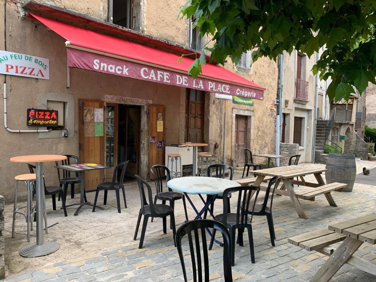 Cafe De La Place Gite & Chambres D'Hotes "Lou Pastre" Lanuéjols Dış mekan fotoğraf