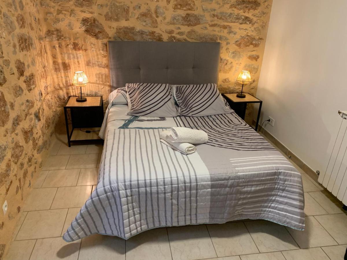 Cafe De La Place Gite & Chambres D'Hotes "Lou Pastre" Lanuéjols Dış mekan fotoğraf