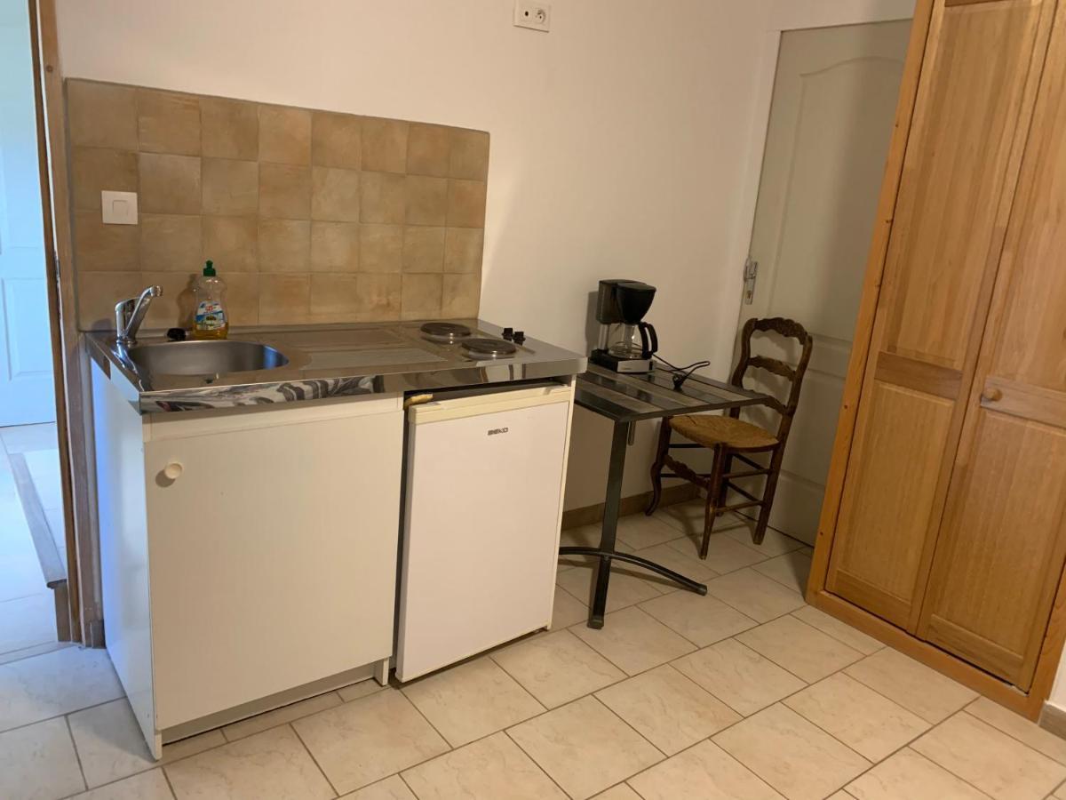 Cafe De La Place Gite & Chambres D'Hotes "Lou Pastre" Lanuéjols Dış mekan fotoğraf