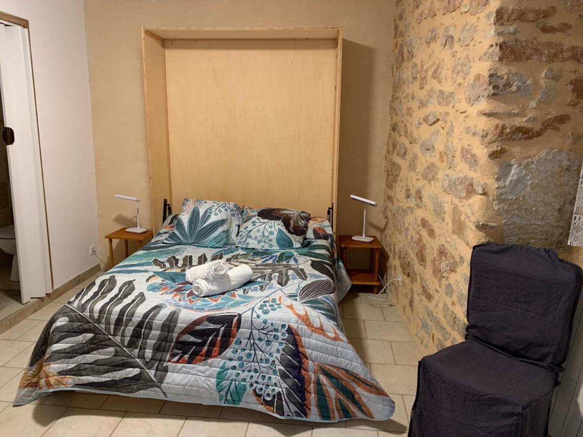 Cafe De La Place Gite & Chambres D'Hotes "Lou Pastre" Lanuéjols Dış mekan fotoğraf